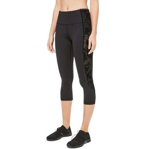 Lululemon Wunder Under Black Velvet Floral Lace Inset Capri Leggings Size 2